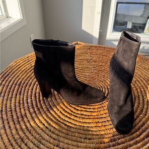 Amanda smith Black Heeled Boots with Chunky Heel and Rounded Toe